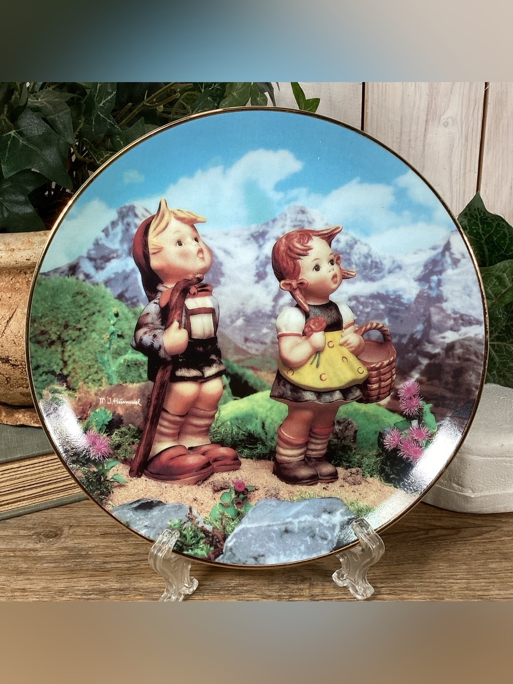 M.I. Hummel “Little Explorers”, Little Companions Plate Danbury Mint #Q9971